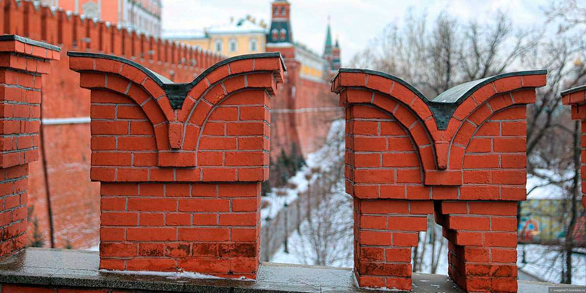 Сторонники римских пап делали зубцы крепостей прямоугольными