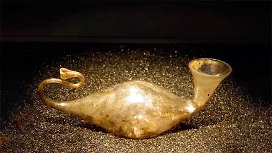 Считается что гибкое стекло могло существовать во времена римской империи