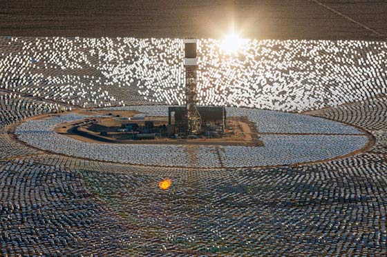 Самой огромной солнечной электростанцией является Ivanpah