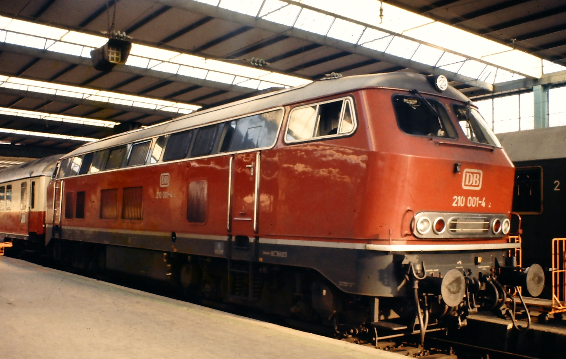 Германский газотурбинный тепловоз DB Class 210 001-4