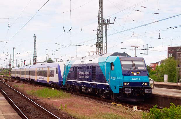 BR 245 TRAXX — современный модульный дизельный локомотив Bombardier