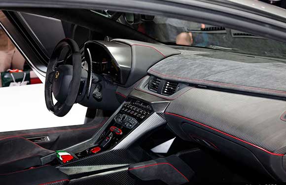 На первом месте авто от Lamborghini - Veneno