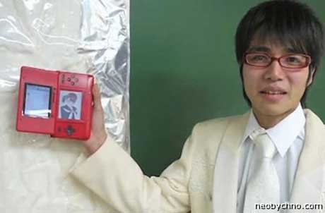 В ноябре 2010 года японец, известный как Саи9000, женился на Нене Анегасаки, женском персонажем виртуальной любовной игры