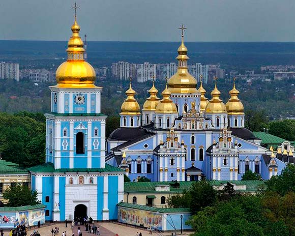 Михайловский Златоверхий монастырь - древнейший собор Украины. Первый камень в его строительство был заложен еще в 1108ом году