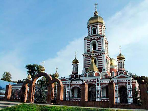 Свято-Пантелеймоновский собор был построен в 1905—1912 гг. в Феофании на территории мужского скита